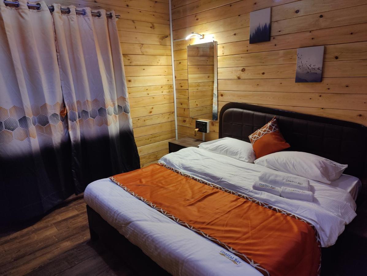 Coastal Bay Inn Алібаґ Екстер'єр фото