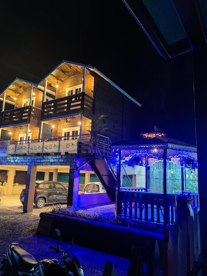 Coastal Bay Inn Алібаґ Екстер'єр фото