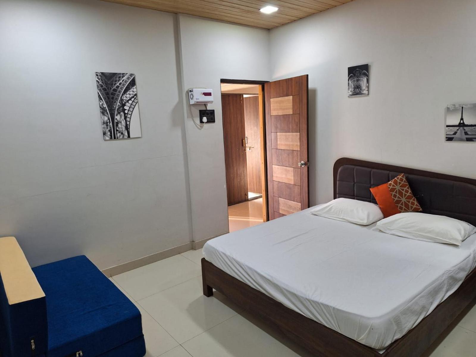 Coastal Bay Inn Алібаґ Екстер'єр фото