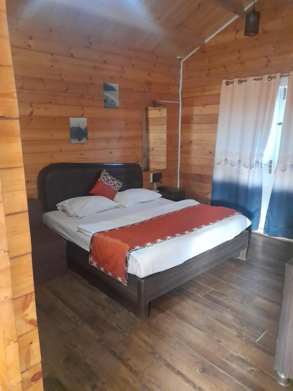 Coastal Bay Inn Алібаґ Екстер'єр фото