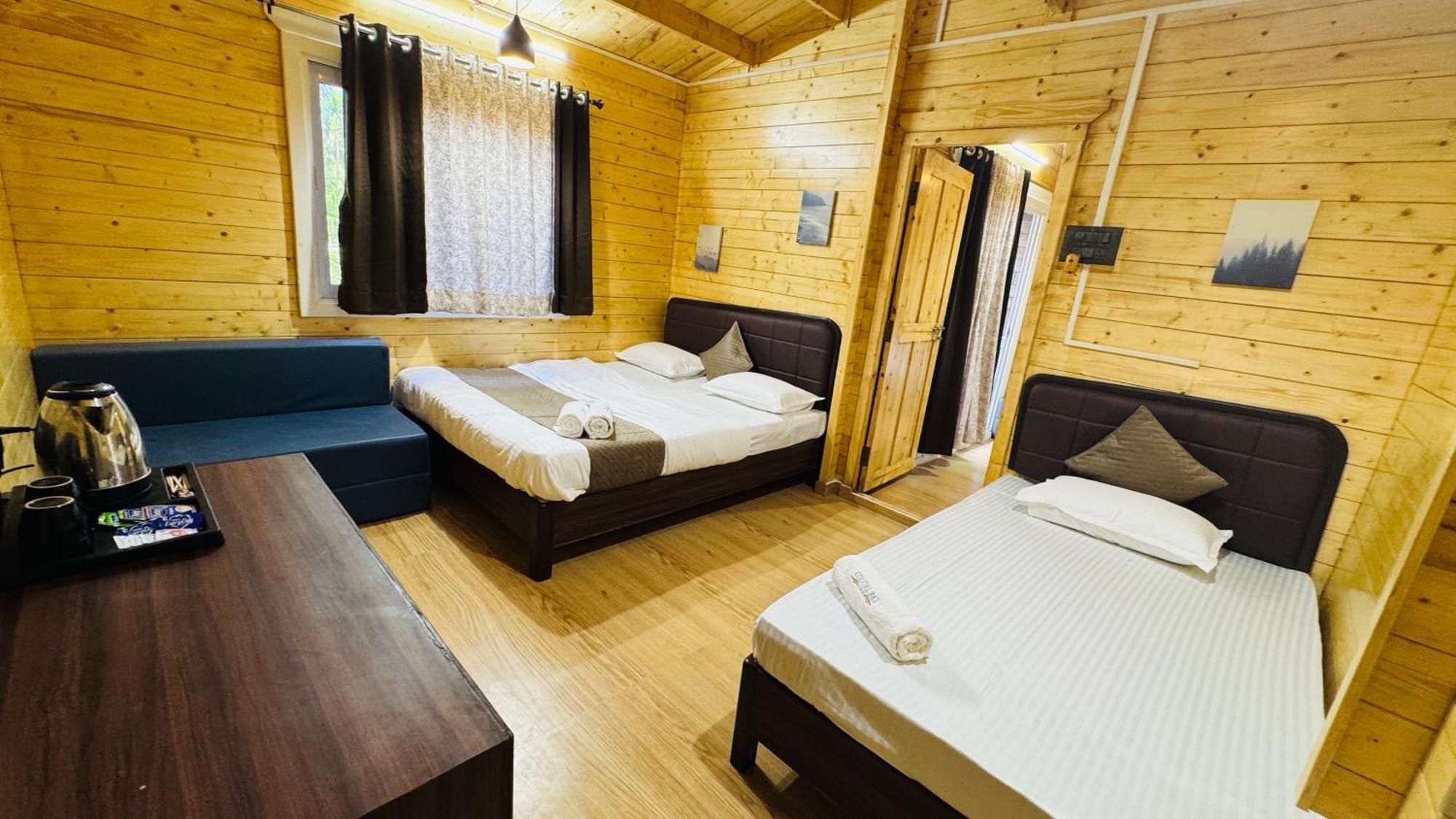 Coastal Bay Inn Алібаґ Екстер'єр фото