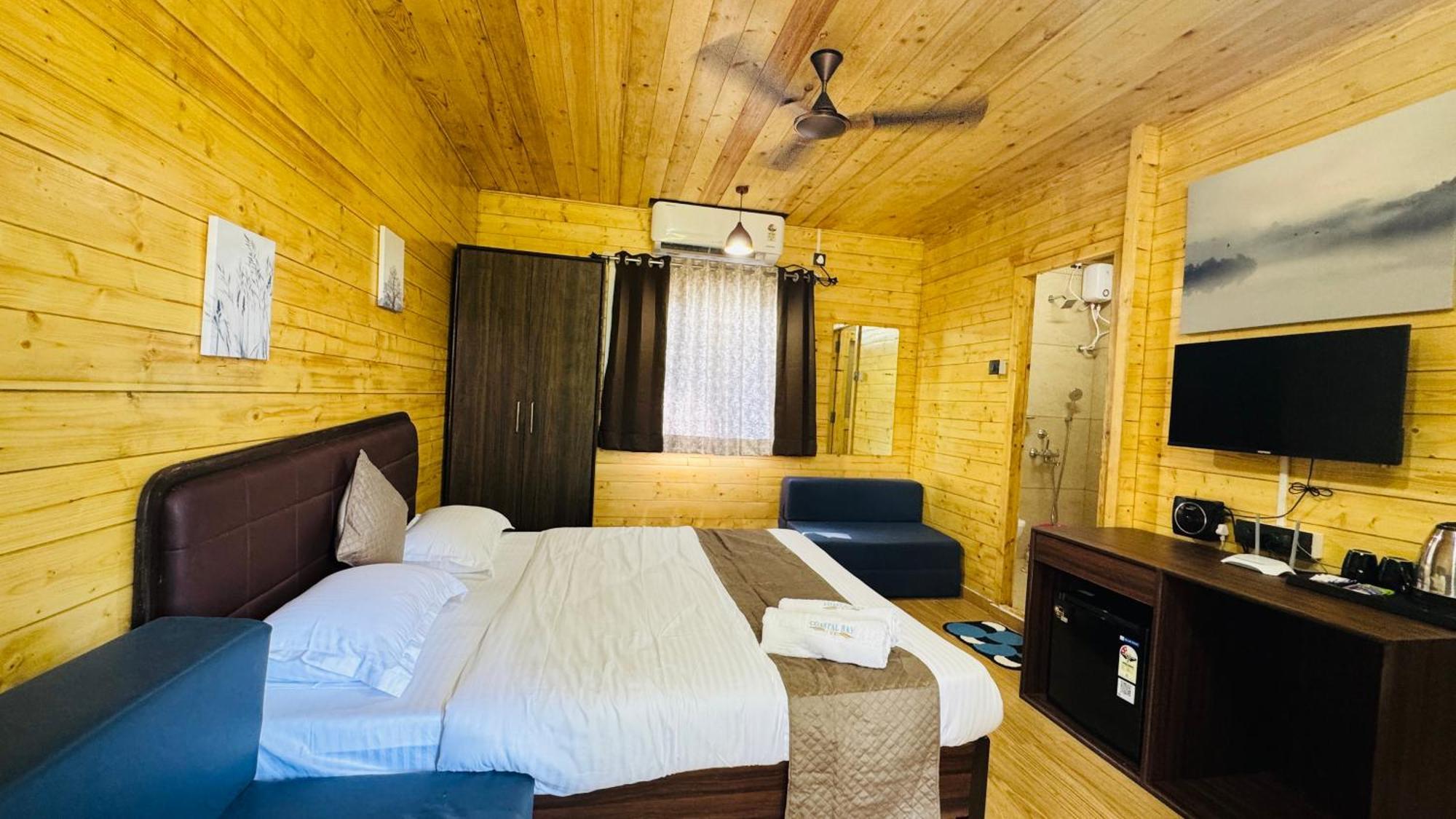 Coastal Bay Inn Алібаґ Екстер'єр фото