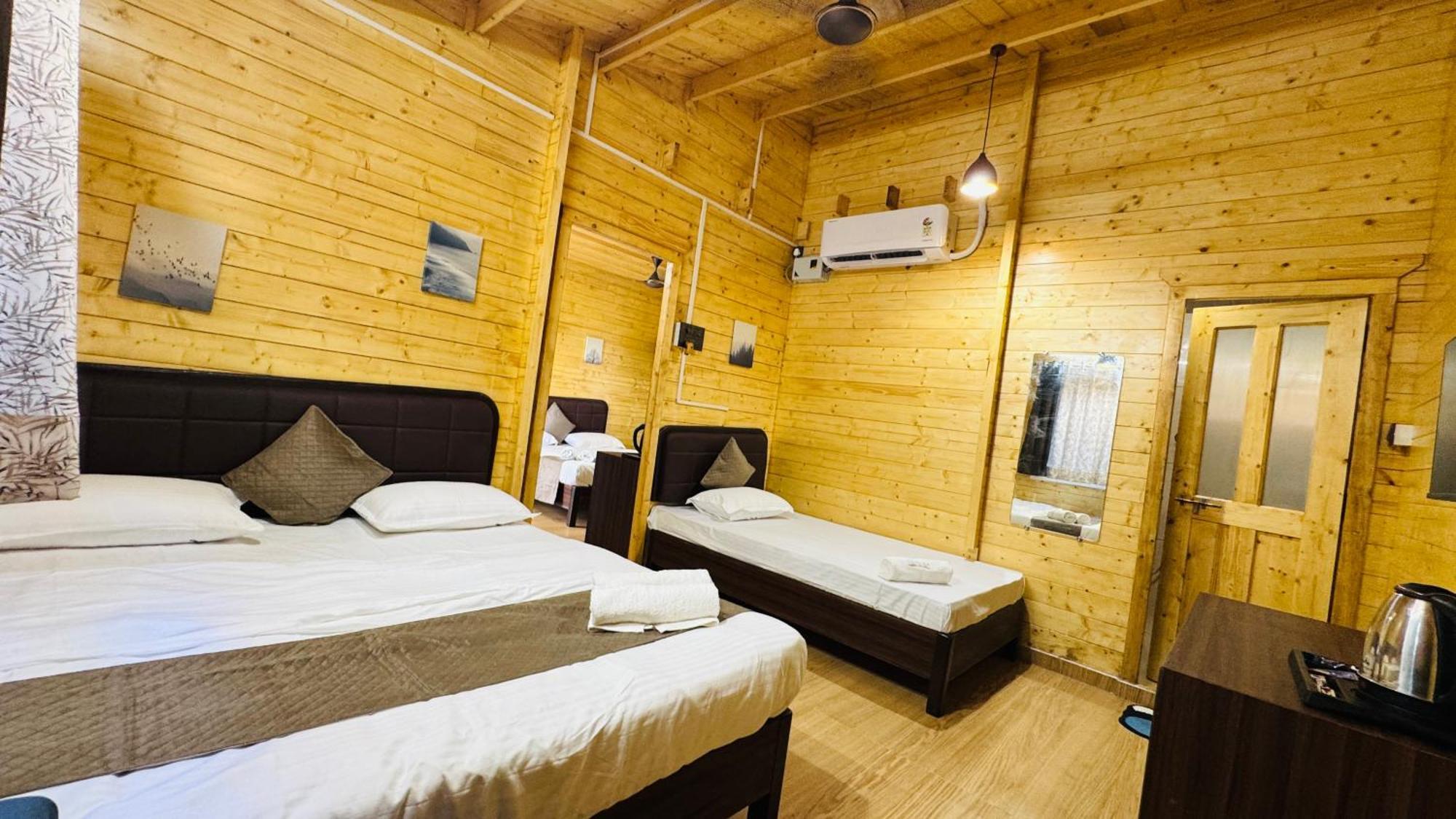 Coastal Bay Inn Алібаґ Екстер'єр фото